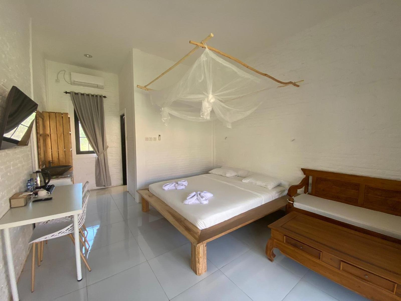 Pasir Putih Resort & Resto Maluk Exterior photo
