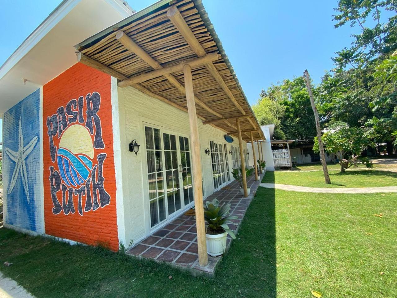 Pasir Putih Resort & Resto Maluk Exterior photo