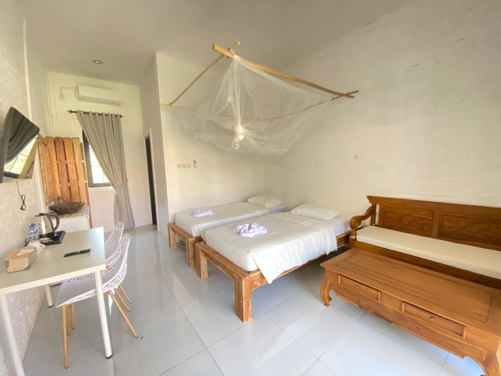 Pasir Putih Resort & Resto Maluk Exterior photo