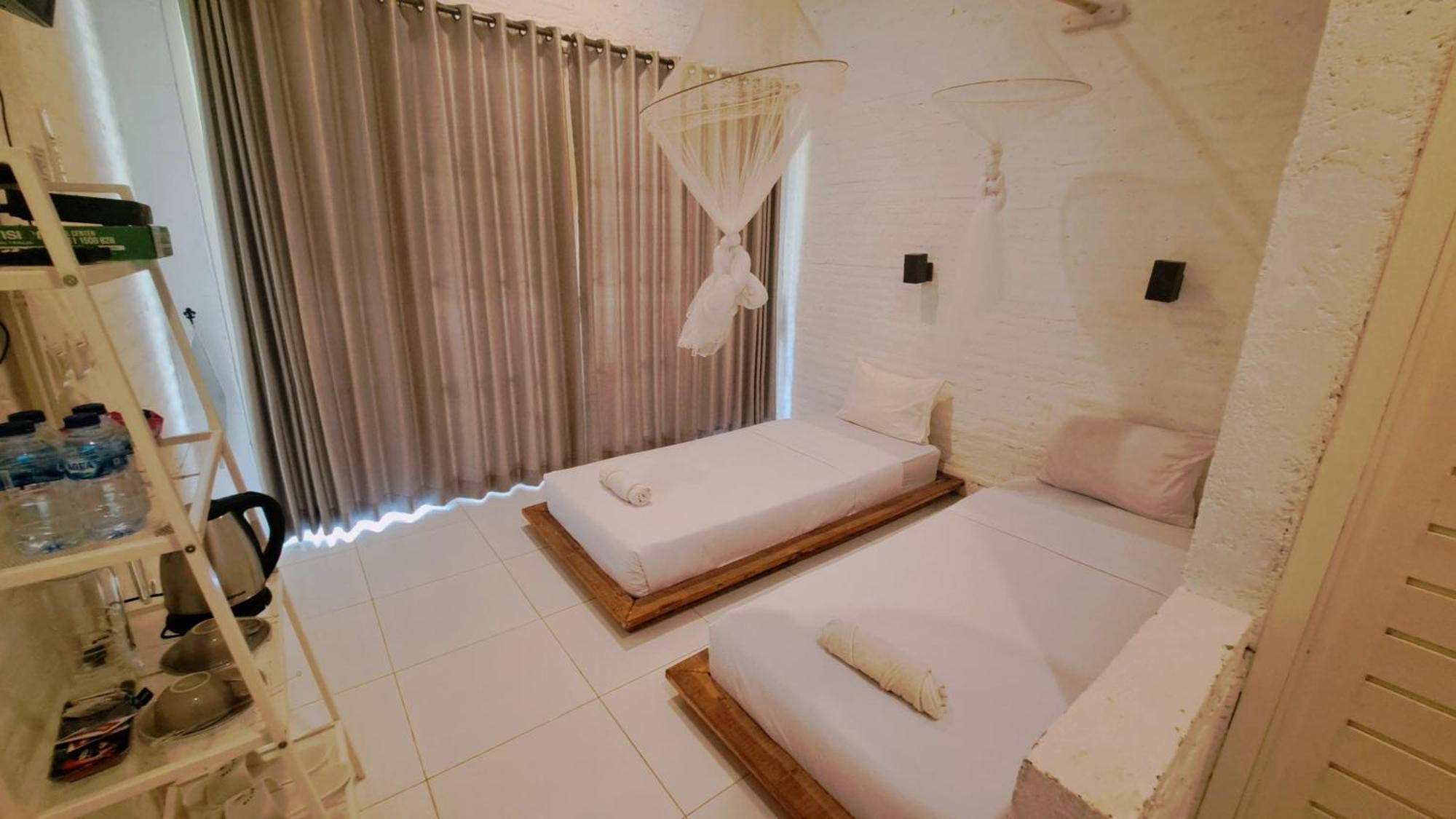 Pasir Putih Resort & Resto Maluk Exterior photo