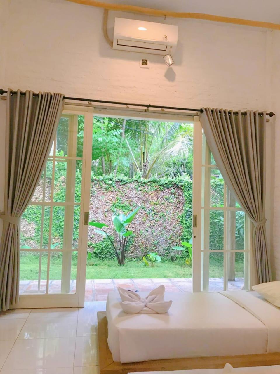 Pasir Putih Resort & Resto Maluk Exterior photo
